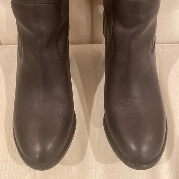 LOUIS VUITTON LEGACY BOOTS EXCELLENT CONDITION - Picture 4 of 7